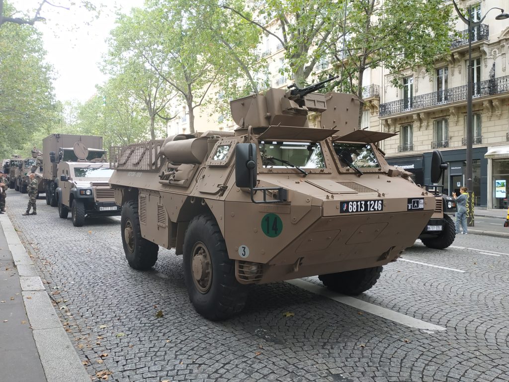 Ο Γάλλος ΥΠΑΜ επιβεβαιώνει την αποστολή τεθωρακισμένων στην Ουκρανία