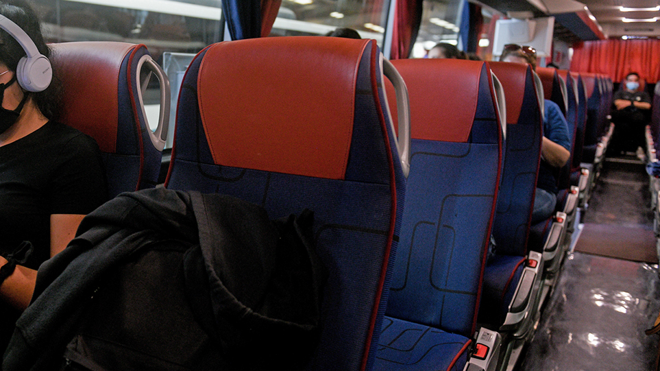 Σεξιστικό επεισόδιο στο ΚΤΕΛ Ξάνθης: Οδηγός ήθελε να κατεβάσει ζευγάρι επειδή το κορίτσι φορούσε «απρεπές» τοπάκι 