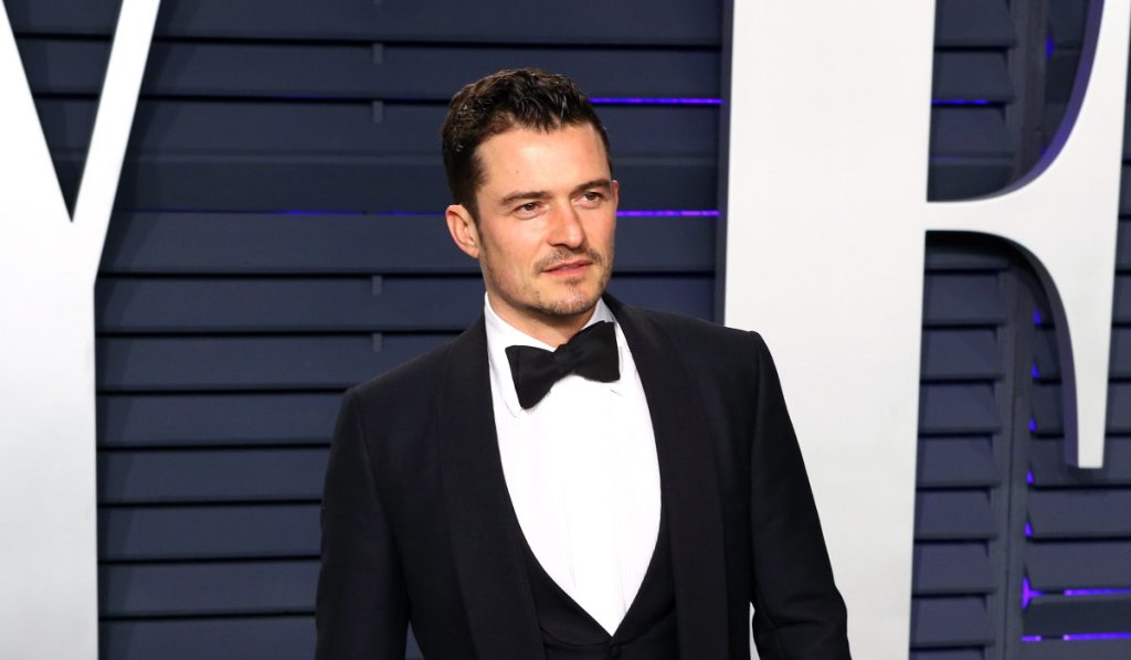 Οι κοιλιακοί του Ορλάντο Μπλουμ κάνουν τις γυναίκες να… «παραληρούν» (βίντεο)