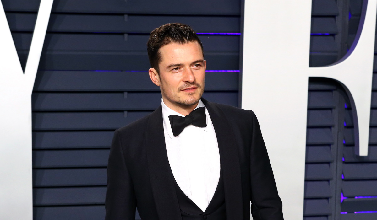 Οι κοιλιακοί του Ορλάντο Μπλουμ κάνουν τις γυναίκες να… «παραληρούν» (βίντεο)