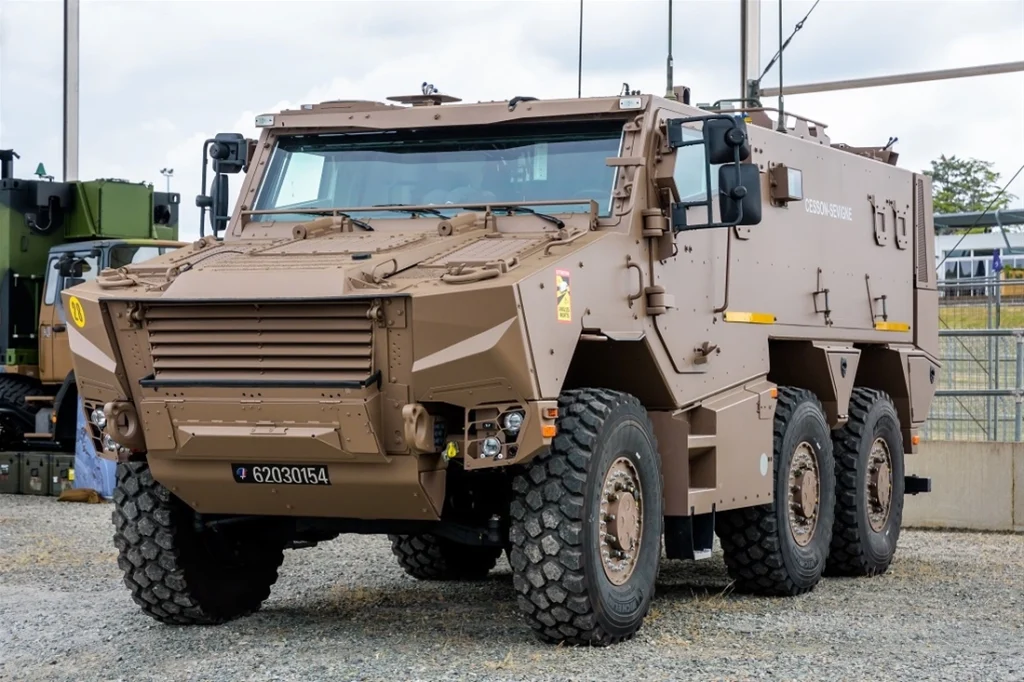 Η Γαλλία αναπληρώνει τις ουκρανικές απώλειες σε Caesar και επιπλέον στέλνει τροχοφόρα ΤΟΜΑ VAB