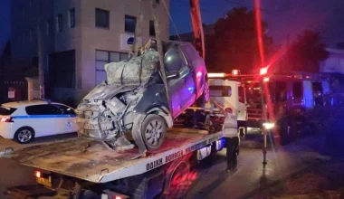 Χαλάνδρι: Αυτοκίνητο έγινε σμπαράλια πέφτοντας πάνω σε δέντρο – Νεκρός ο 18χρονος οδηγός (upd)