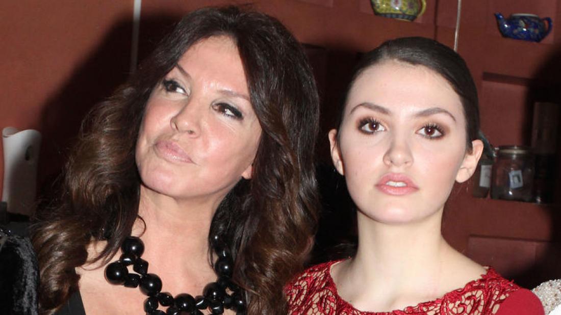 Η Βάνα Μπάρμπα και η κόρη της θετικές στον κορωνοϊό – Βρίσκονται στο σπίτι τους σε καραντίνα (φωτο)