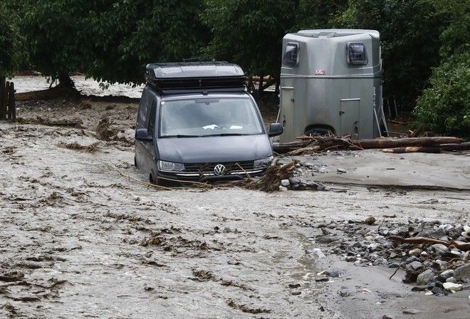 Αυστρία: Στο έλεος της κακοκαιρίας – Τρία χωριά έχουν αποκλειστεί από τις πλημμύρες και τις κατολισθήσεις