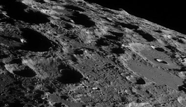 «Η σκοτεινή πλευρά της Σελήνης»: Καρέ της ΝΑSA έβαλε “φωτιά” στις θεωρίες συνομωσίας (φώτο)