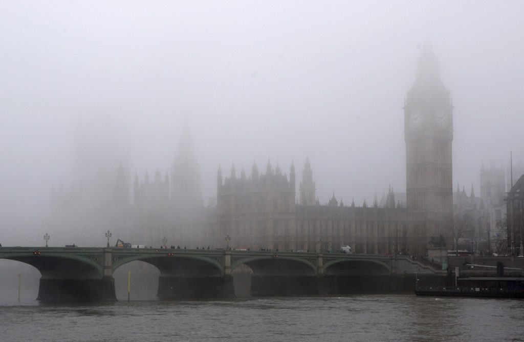 «Great Smog»: Το φαινόμενο της ομίχλης που παρέλυσε τα πάντα στο Λονδίνο – Σκότωσε 12 χιλιάδες ανθρώπους (φώτο)