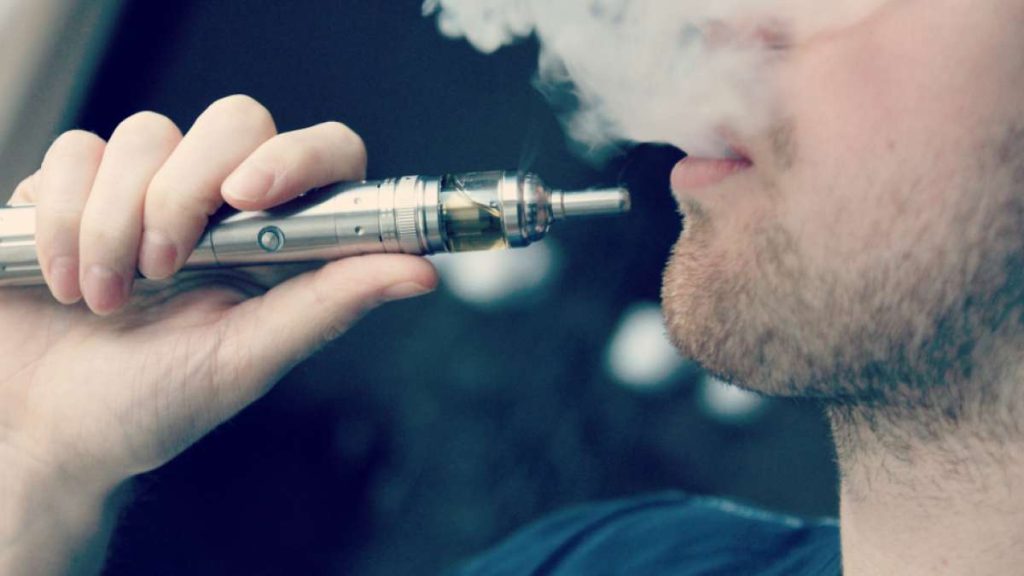 Κομισιόν: Θέλει να απαγορεύσει τα προϊόντα αρωματισμένου θερμαινόμενου καπνού