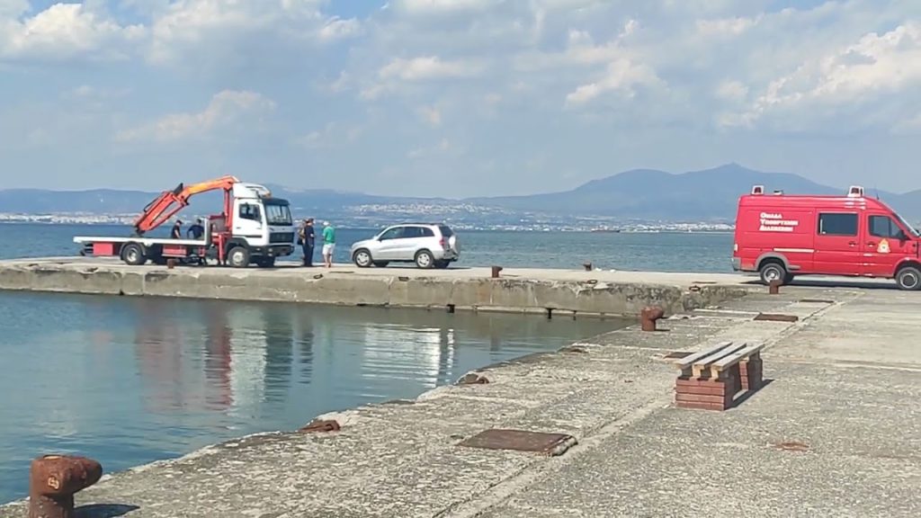 Διπλή αυτοκτονία στη Θεσσ/νίκη: Σήμερα η νεκροψία στη μητέρα & στον γιο που έπεσαν με το αυτοκίνητο στον Θερμαϊκό