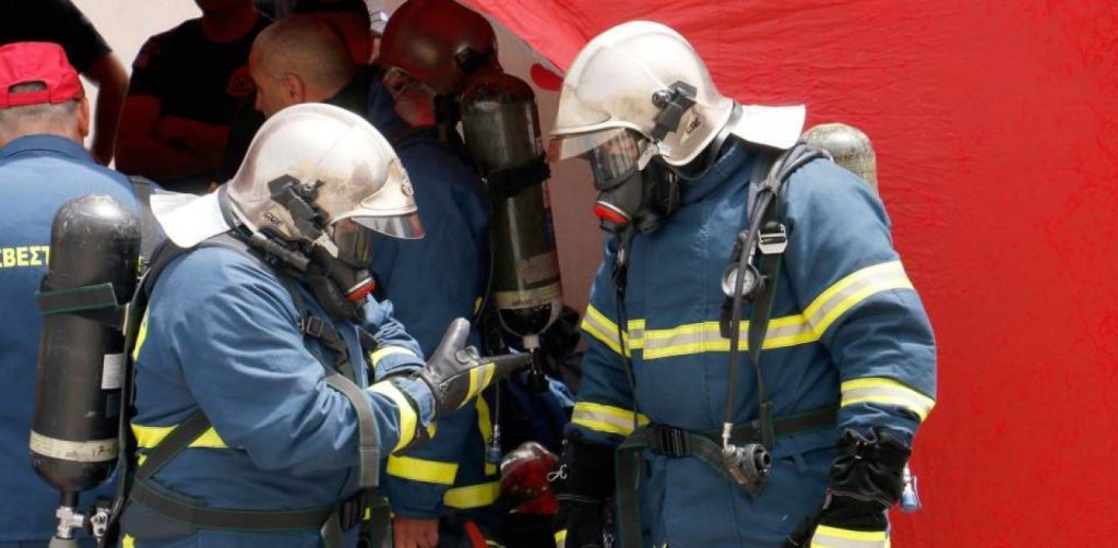 Ξέσπασε φωτιά σε ρυμουλκό πλοίο στο Πέραμα