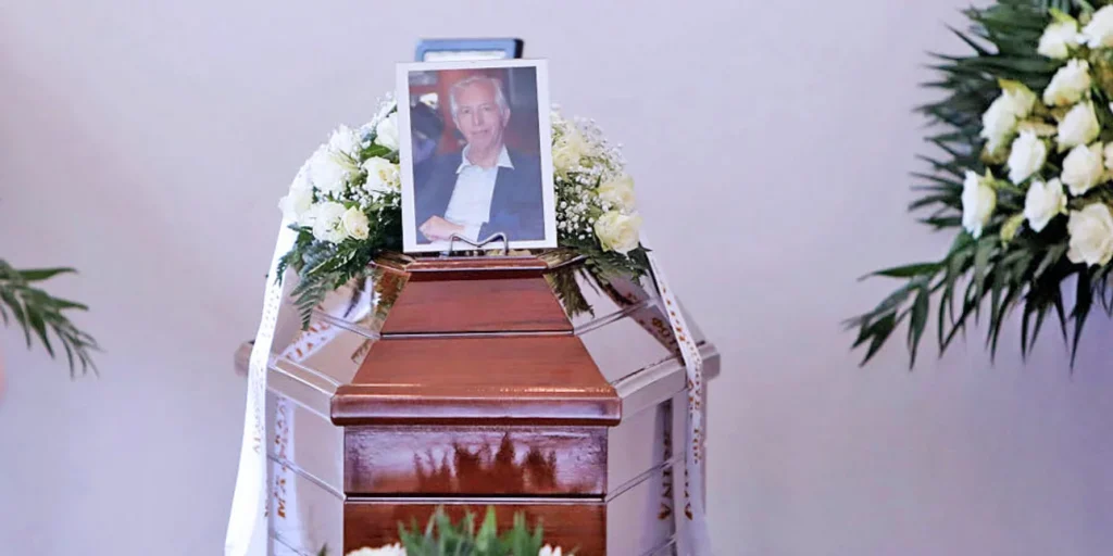 Το τελευταίο αντίο στον Κωνσταντίνο Τζούμα είπαν σήμερα συγγενείς και φίλοι (φωτό)