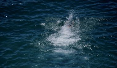 Κρήτη: 20χρονος τουρίστας πνίγηκε σε θάλασσα – Σφηνώθηκε σε βράχια