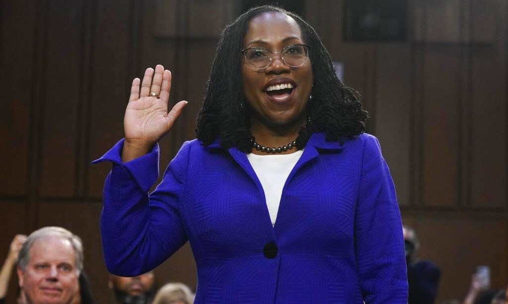 ΗΠΑ: Ορκίζεται η πρώτη μαύρη γυναίκα δικαστής του Ανώτατου Δικαστηρίου