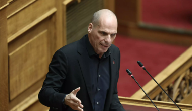 Αναστάτωση στην Βουλή στα περί συγκυβέρνησης ΣΥΡΙΖΑ-ΜεΡΑ25 – Θ.Πλεύρης: «Θα είναι προοδευτική διακυβέρνηση;»