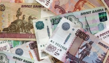 Είναι που έχει τραπεζικά προβλήματα η Ρωσία: Αυξάνει στο 1 εκατ. δολάρια το μηνιαίο όριο μεταφοράς συναλλάγματος στο εξωτερικό