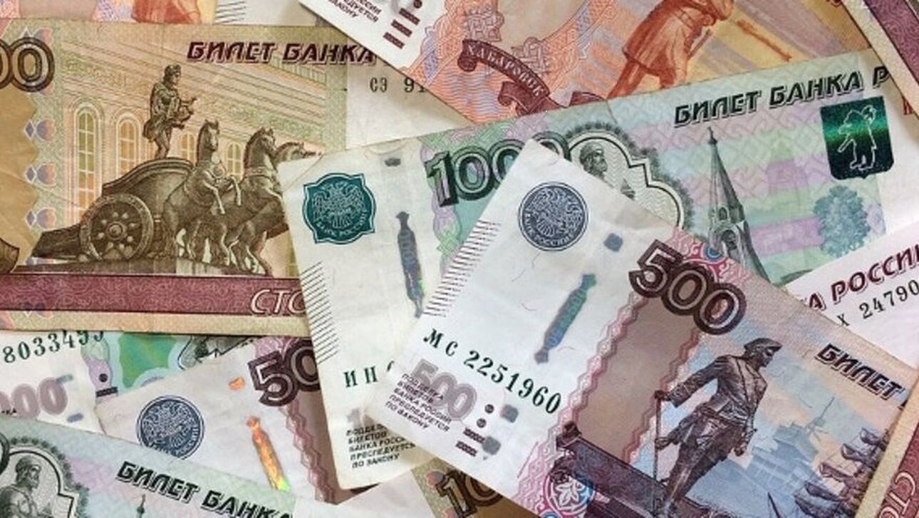 Η Ρωσία αυξάνει στο 1 εκατ. δολάρια το μηνιαίο όριο μεταφοράς συναλλάγματος στο εξωτερικό