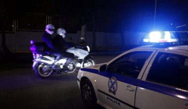 Σοκ στο κέντρο της Αθήνας: Άνδρας προσπάθησε να πνίξει το παιδί του  