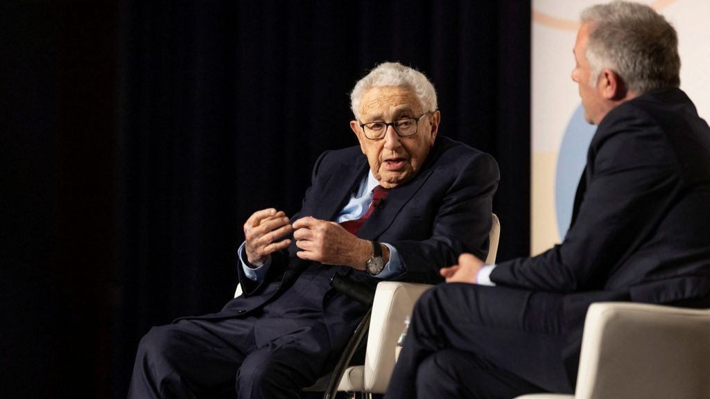 Henry Kissinger: «Η Ρωσία δύσκολα θα χάσει τα εδάφη που έχει καταλάβει» – Τα 3 σενάρια για το τέλος του πολέμου στην Ουκρανία