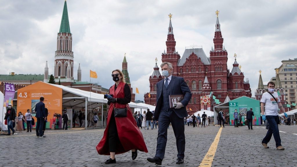 Η Ρωσία καταργεί όλους τους περιορισμούς για τον κορωνοϊό