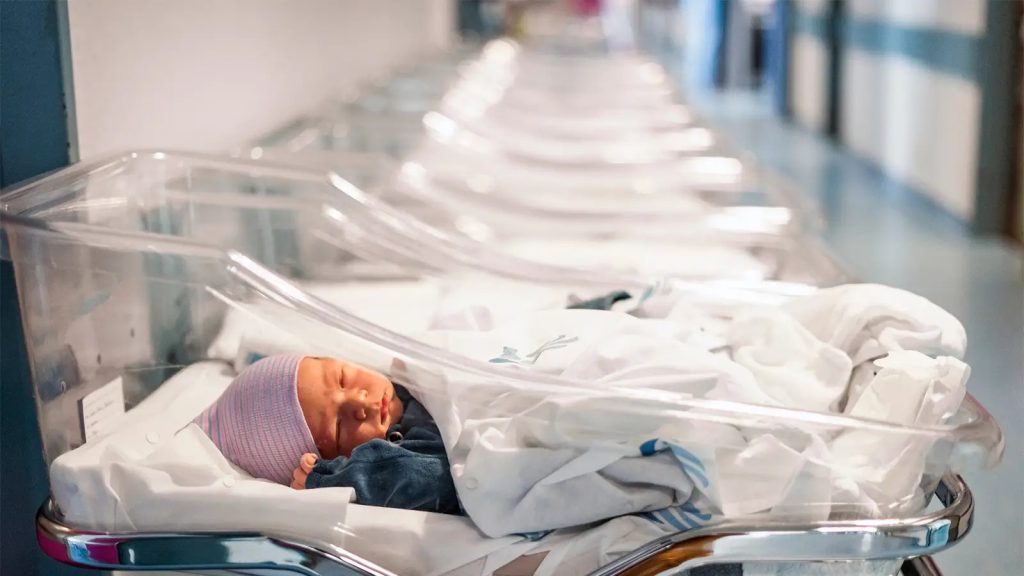 Δ.Γάκης: «Τα ποσοστά γεννήσεων μειώνονται παγκοσμίως μετά την έναρξη του μαζικού εμβολιασμού!»