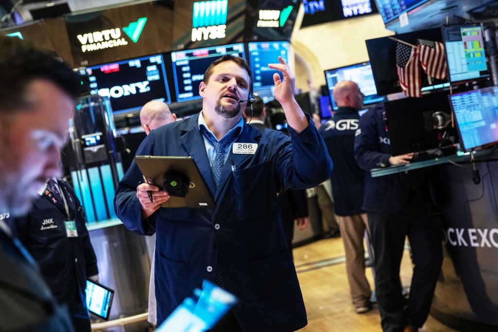 Wall Street: Άνοδος 300 μονάδων για τον Dow Jones
