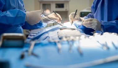 Σοκαριστικός τραυματισμός στη Κρήτη: 30χρονος ακρωτηρίασε τα γεννητικά του όργανα με αλυσοπρίονο