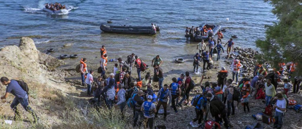 Ρόδος: Δεκάδες αλλοδαποί αποβιβάζονται σε παραλία ανενόχλητοι  – Οι  «Αρχές» ειδοποιήθηκαν από τους… τουρίστες! (Vid)