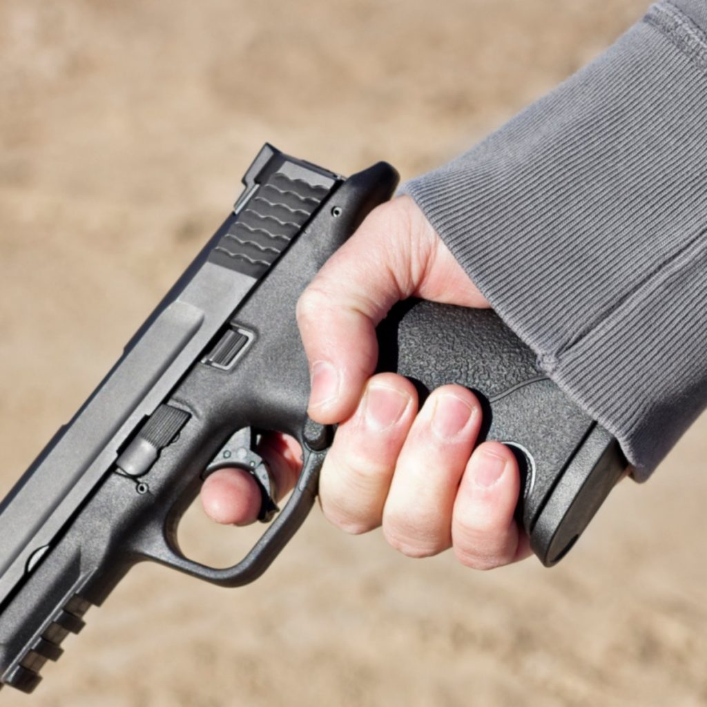 Πόρτο Ράφτη: Αλβανός απείλησε με όπλο υπάλληλο σε σούπερ-μάρκετ επειδή τον στραβοκοίταξε