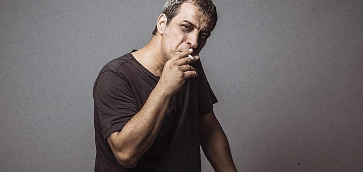 Θέμης Αδαμαντίδης: «Με κλώτσησε γιατί πίστευε ότι φλέρταρα με τον ταξιτζή» λέει η σύντροφός του