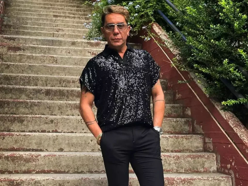 Γ.Μαζωνάκης: Εμφανίστηκε στη σκηνή των Mad VMA ως Πάπας και το Twitter «ξεσάλωσε» (βίντεο)