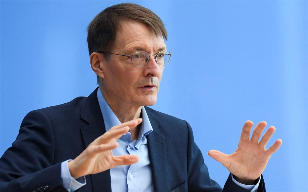 Γερμανία: Ο υπουργός Υγείας προειδοποιεί για «δύσκολο» φθινόπωρο λόγω κορωνοϊού