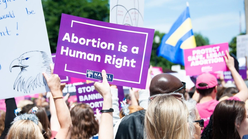 ΗΠΑ: Η «μάχη για τις αμβλώσεις» μεταφέρεται στις ενδιάμεσες εκλογές του Νοεμβρίου