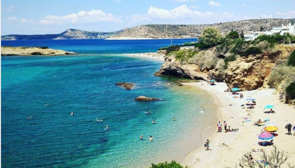 Αλθέα: Η παραλία σκέτο… όνειρο με τα κρυστάλλινα νερά που απέχει μόλις 40 λεπτά από την Αθήνα