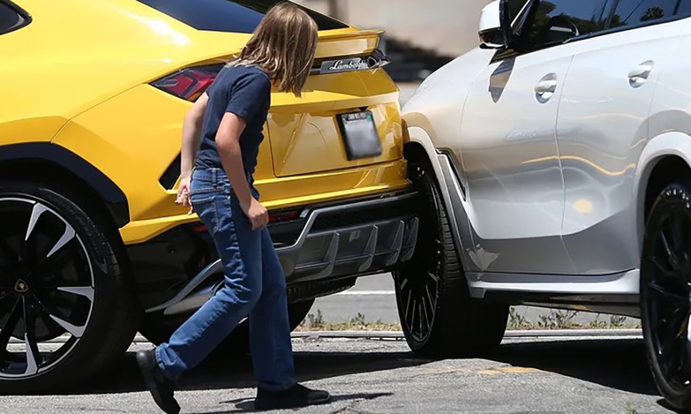 O 10χρονος γιος του Ben Affleck τράκαρε μία Lamborghini Urus