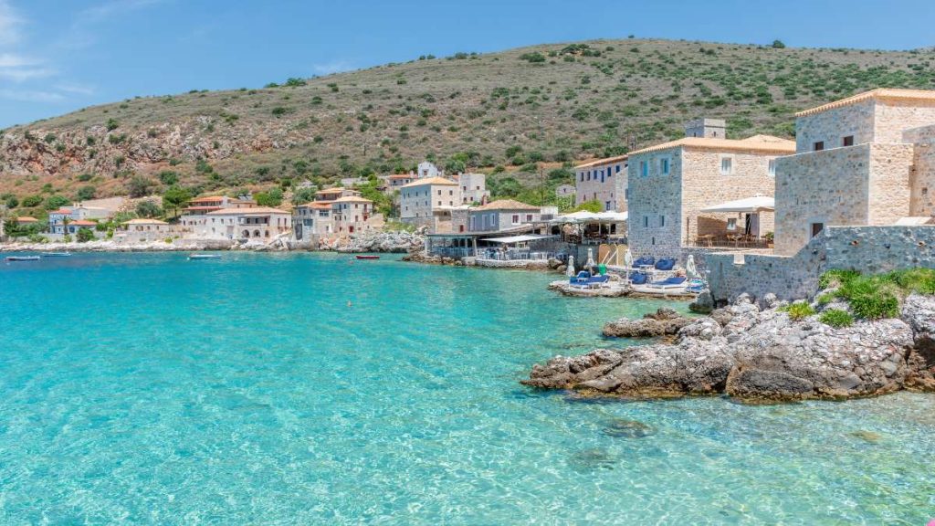 Λιμένι: Το πέτρινο χωριό της λακωνικής Μάνης που μοιάζει με καρτ ποστάλ