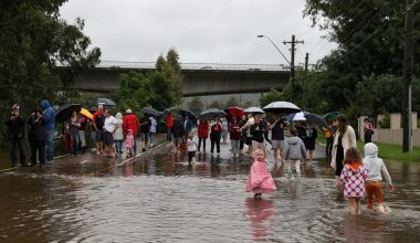 Σφοδρές πλημμύρες πλήττουν το Σίδνεϊ – Χιλιάδες άνθρωποι εγκαταλείπουν τα σπίτια τους (βίντεο)