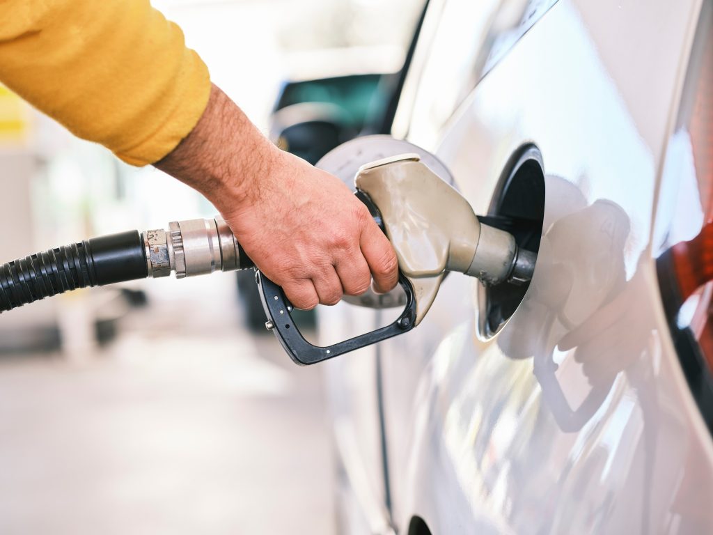 Fuel Pass 2: Τέλη Ιουλίου θα ανοίξει η πλατφόρμα για το επίδομα βενζίνης – Δικαιούχοι και ποσά