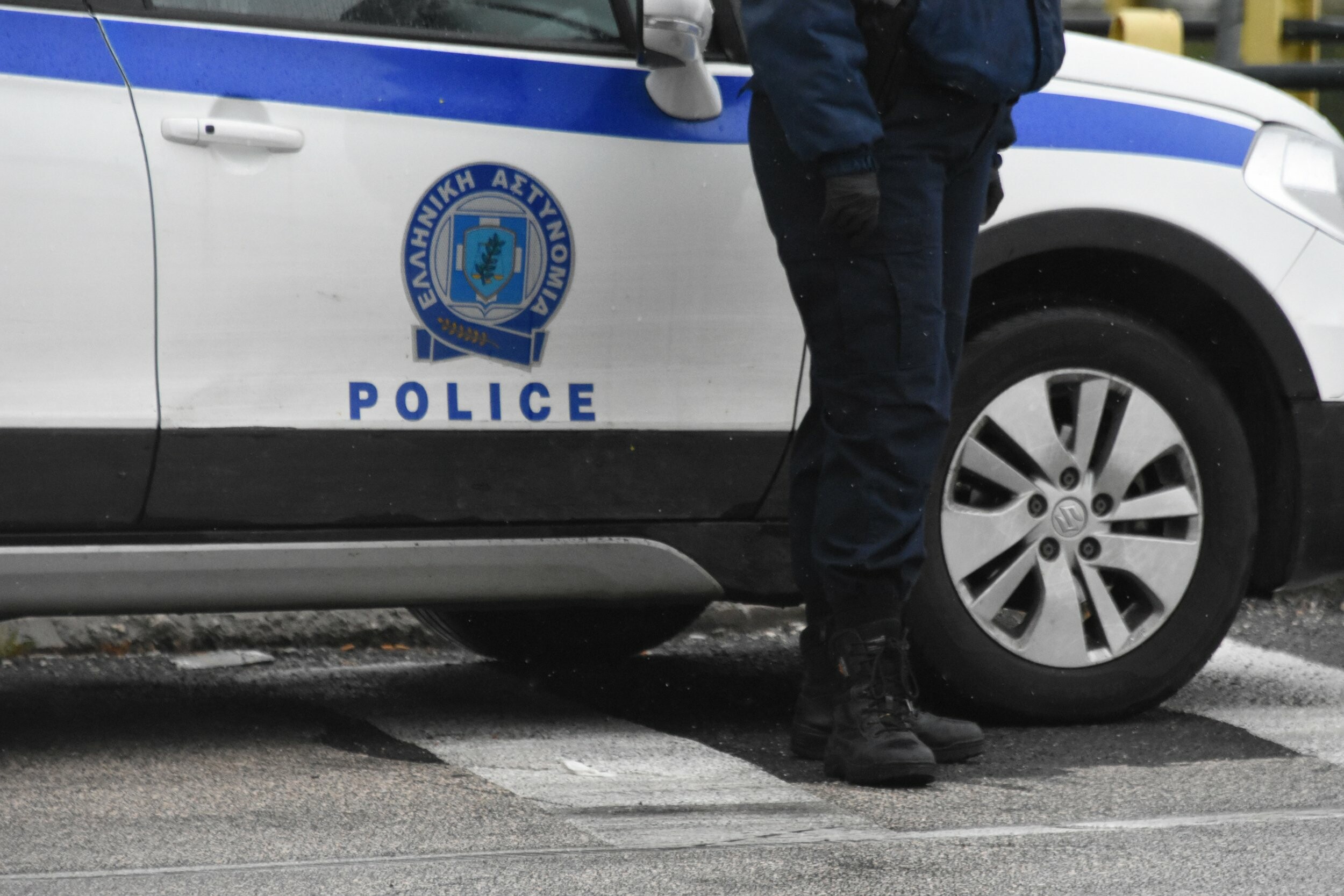 Επεισοδιακή σύλληψη άνδρα στη Θεσσαλονίκη – Πήδηξε στο Θερμαϊκό με τις χειροπέδες για να ξεφύγει