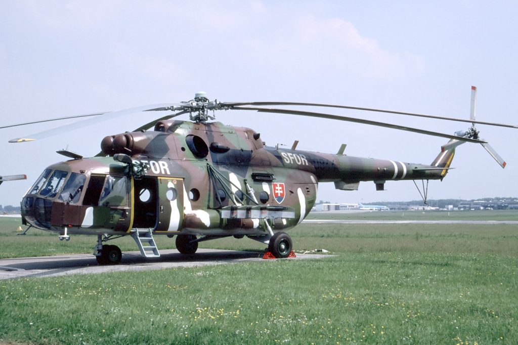 Βίντεο: Η Σλοβακία παραδίνει 4 ελικόπτερα Mi-17 στην Ουκρανία