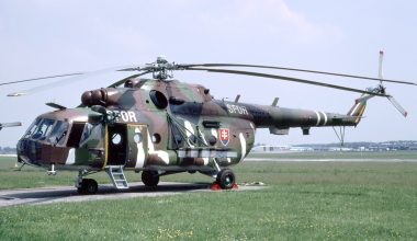 Βίντεο: Η Σλοβακία παραδίνει 4 ελικόπτερα Mi-17 στην Ουκρανία