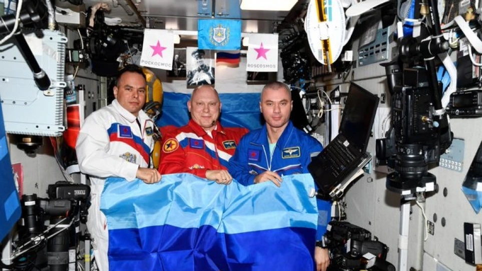 Διεθνής Διαστημικός Σταθμός: Ρώσοι κοσμοναύτες γιόρτασαν την κατάληψη του Λισιτσάνσκ