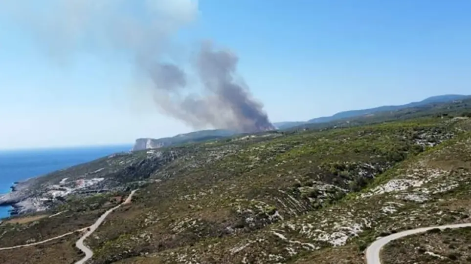 Ζάκυνθος: Υπό έλεγχο η φωτιά στο Καμπί