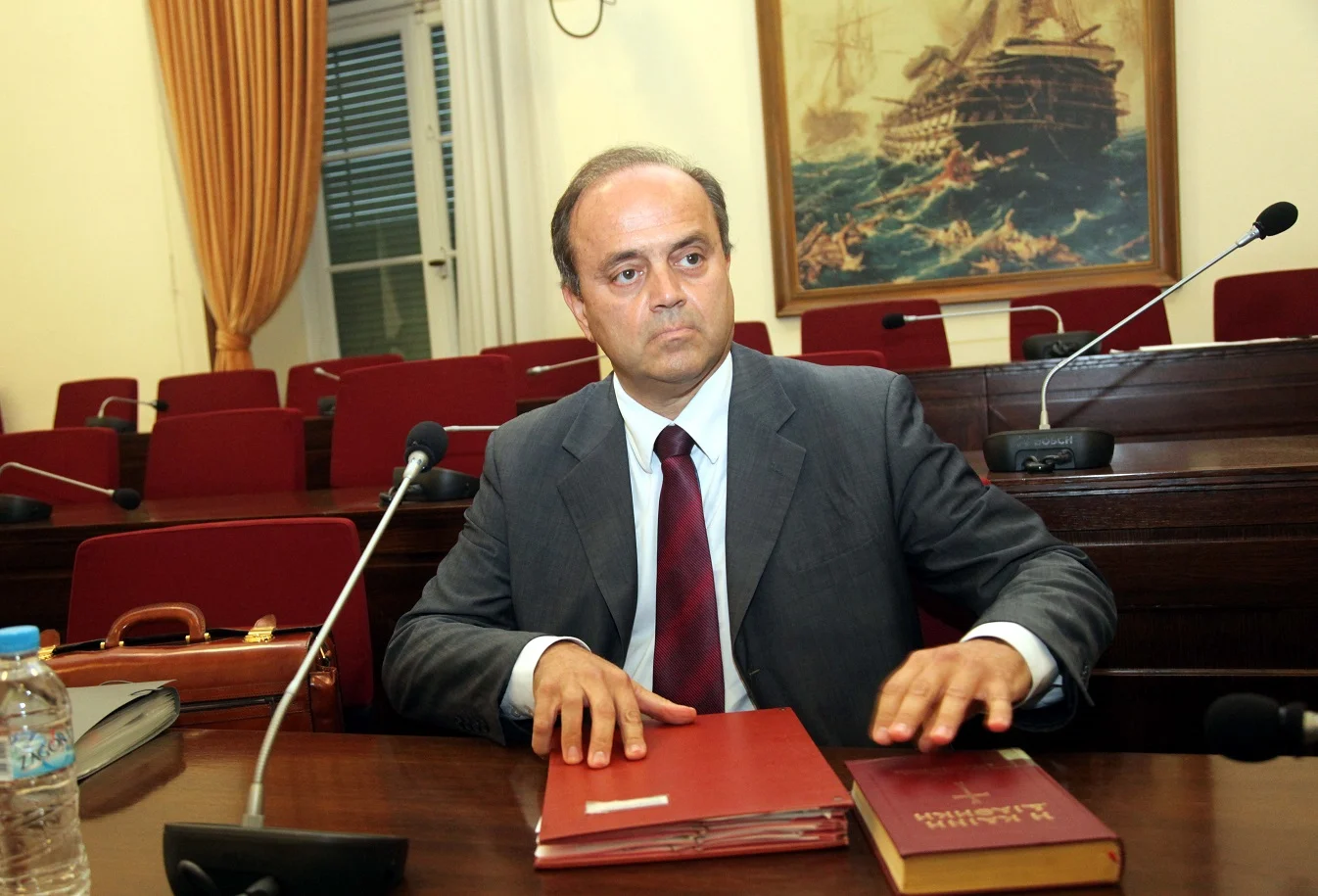 Σ.Τσιτουρίδης: Κυβερνήσεις 12 υπουργών και Βουλή 215 εκπροσώπων