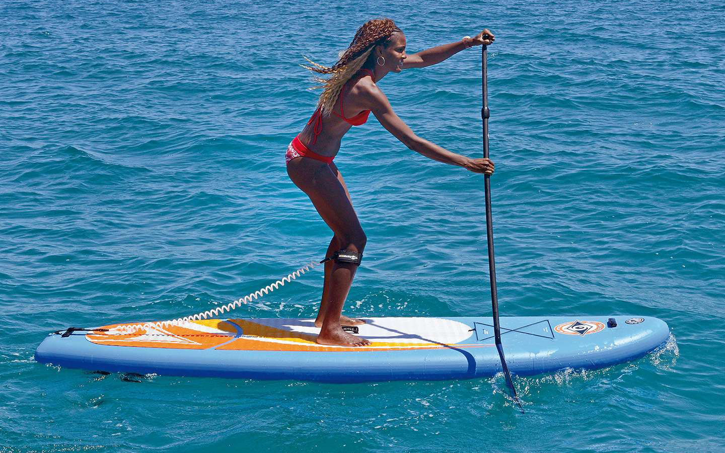 SUP: Η καλύτερη άσκηση για να κάνεις κοιλιακούς το καλοκαίρι