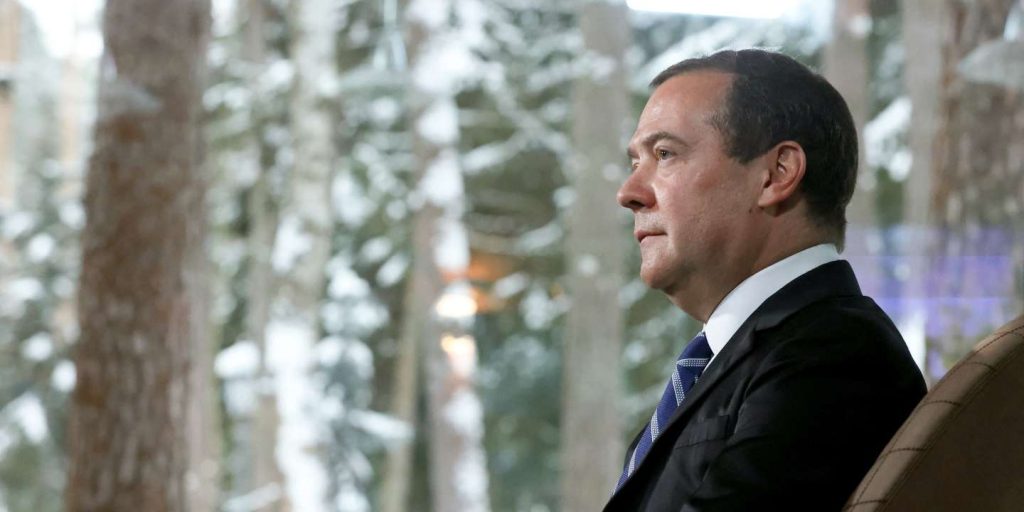 «Στα 400 δολάρια το βαρέλι θα πάει το πετρέλαιο» προαναγγέλλει ο τ.πρόεδρος της Ρωσίας Ν.Μεντβέντεφ (upd)