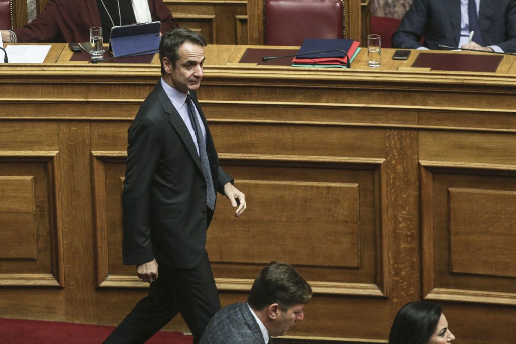 Με άγριες διαθέσεις περιμένουν στην Βουλή τον Κ.Μητσοτάκη: Τον «στριμώχνουν στην γωνία» για το σκάνδαλο Novartis