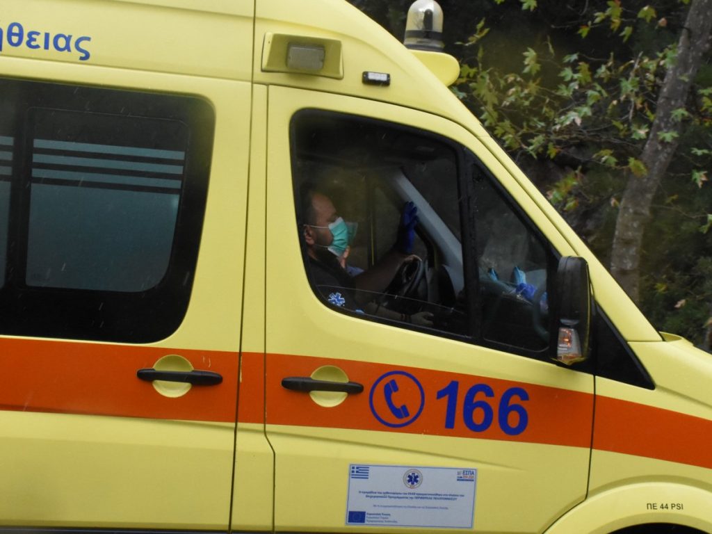 Σφοδρό τροχαίο στην Μεσσηνία: Aναποδογύρισε αυτοκίνητο  