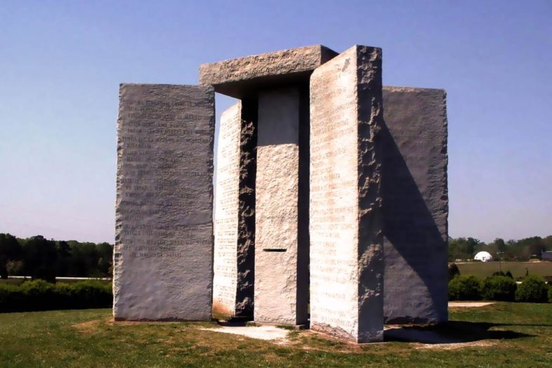 Χτυπήθηκαν οι περιβόητοι «Κατευθυντήριοι Λίθοι της Γεωργίας» (βίντεο)