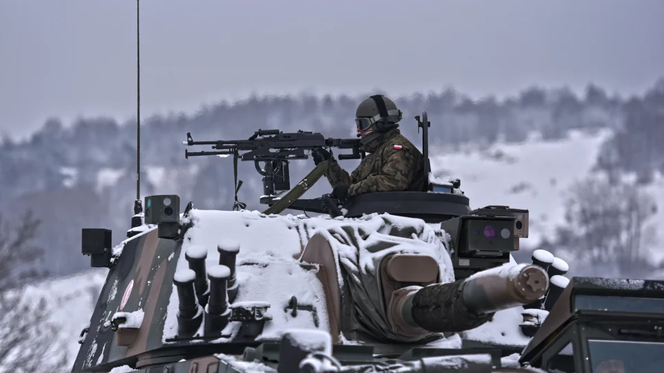 Η Λετονία κάνει ξανά από του χρόνου υποχρεωτική τη στρατιωτική θητεία