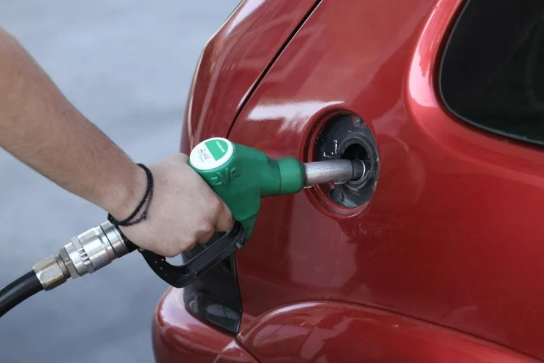 «Λουκέτο» σε βενζινάδικο στη Θεσσαλονίκη – Πουλούσε νοθευμένα καύσιμα