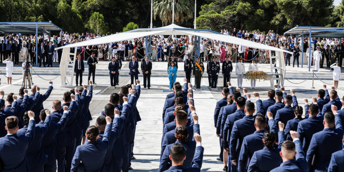 Σχολή Ικάρων: Πήραν τα ξίφη τους σήμερα οι νέοι Ανθυποσμηναγοί
